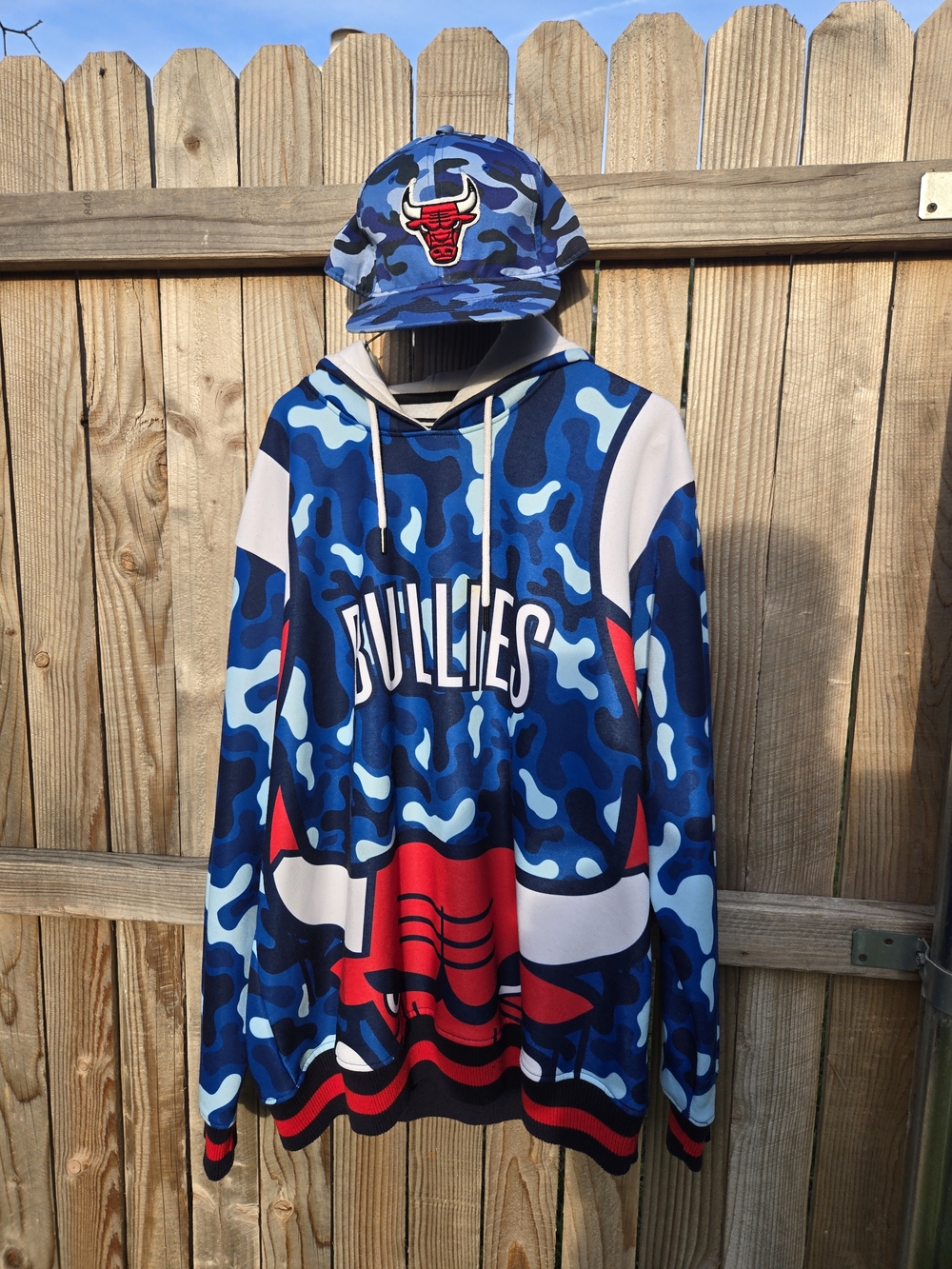 Chicago Bulls (Bullies) Blue Camo Pullover Hoodie & Cap Set
